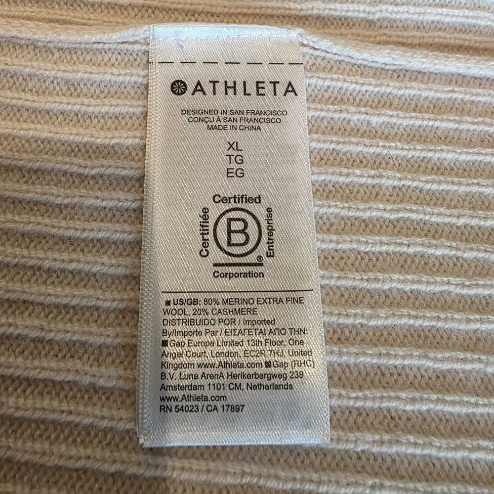 Athleta Alpine Spirit Wrap XL Nwt - Picture 4 of 9